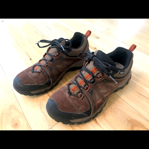 salomon mens walking shoes